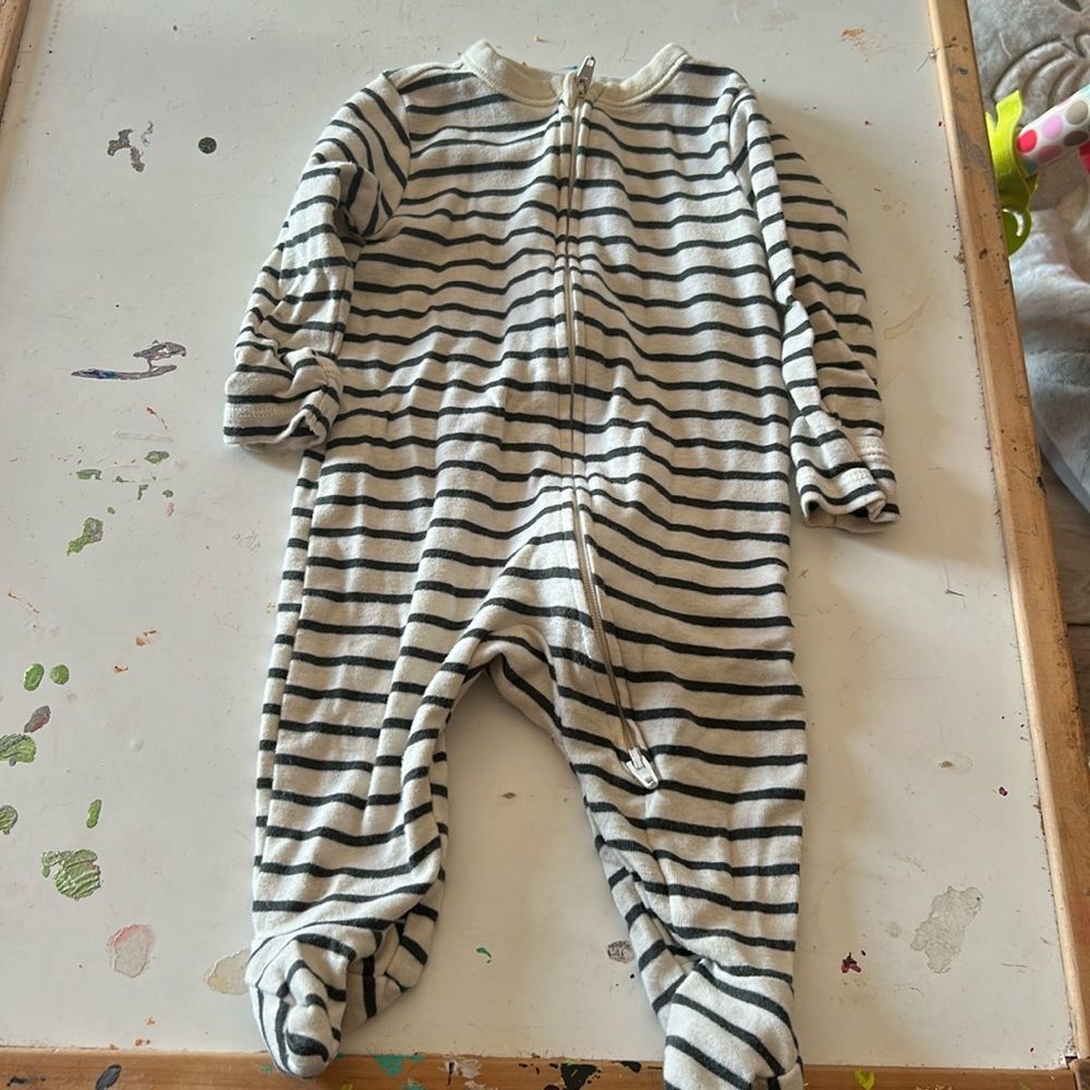 Old Navy Sleeper- Fold Over Mits